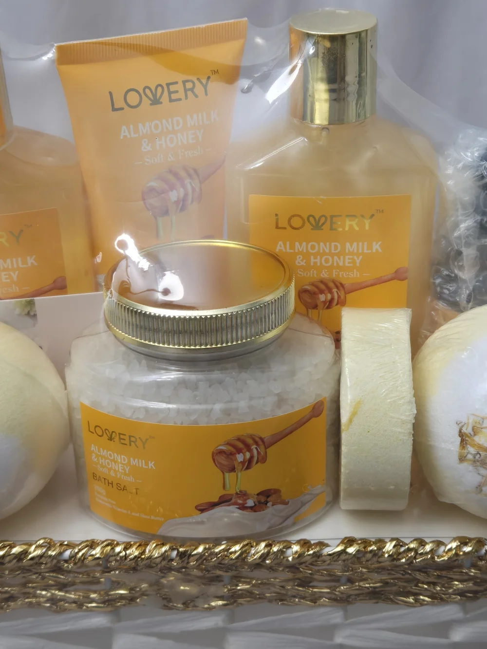 Lovery Luxe 10 Piece Almond Milk and Honey Spa Gift Basket
